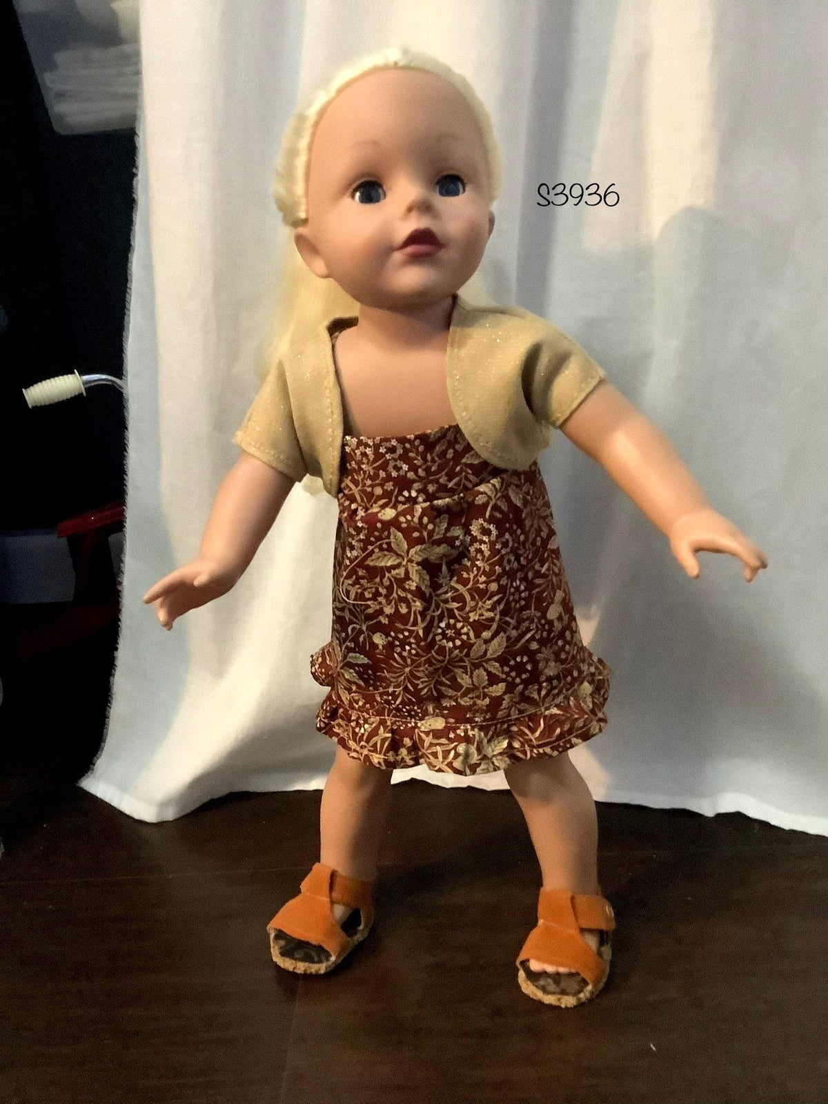 Strapped dress +